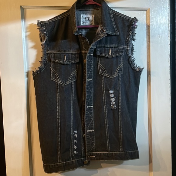 Sleeveless jean jacket - Picture 6 of 6